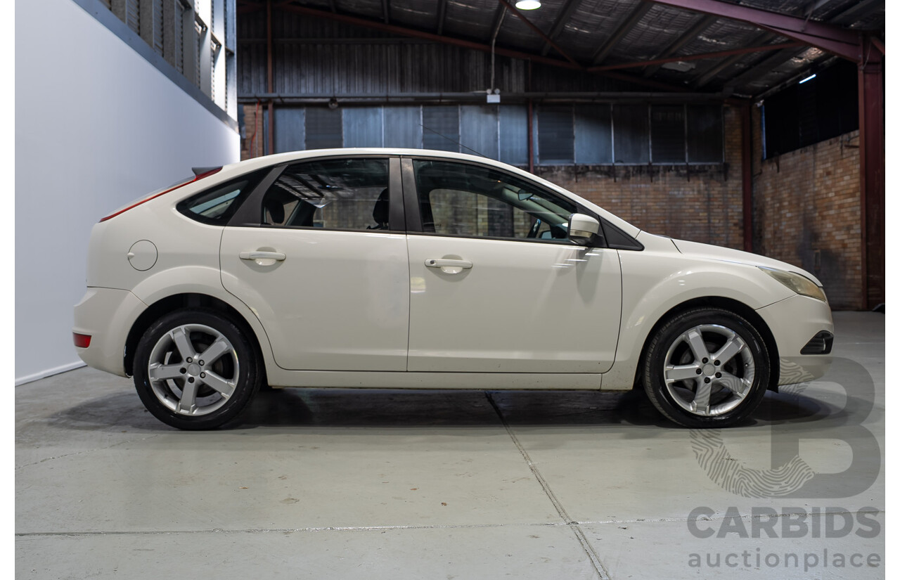 03/2010 Ford Focus LX FWD LV 5d Hatchback White 2.0L