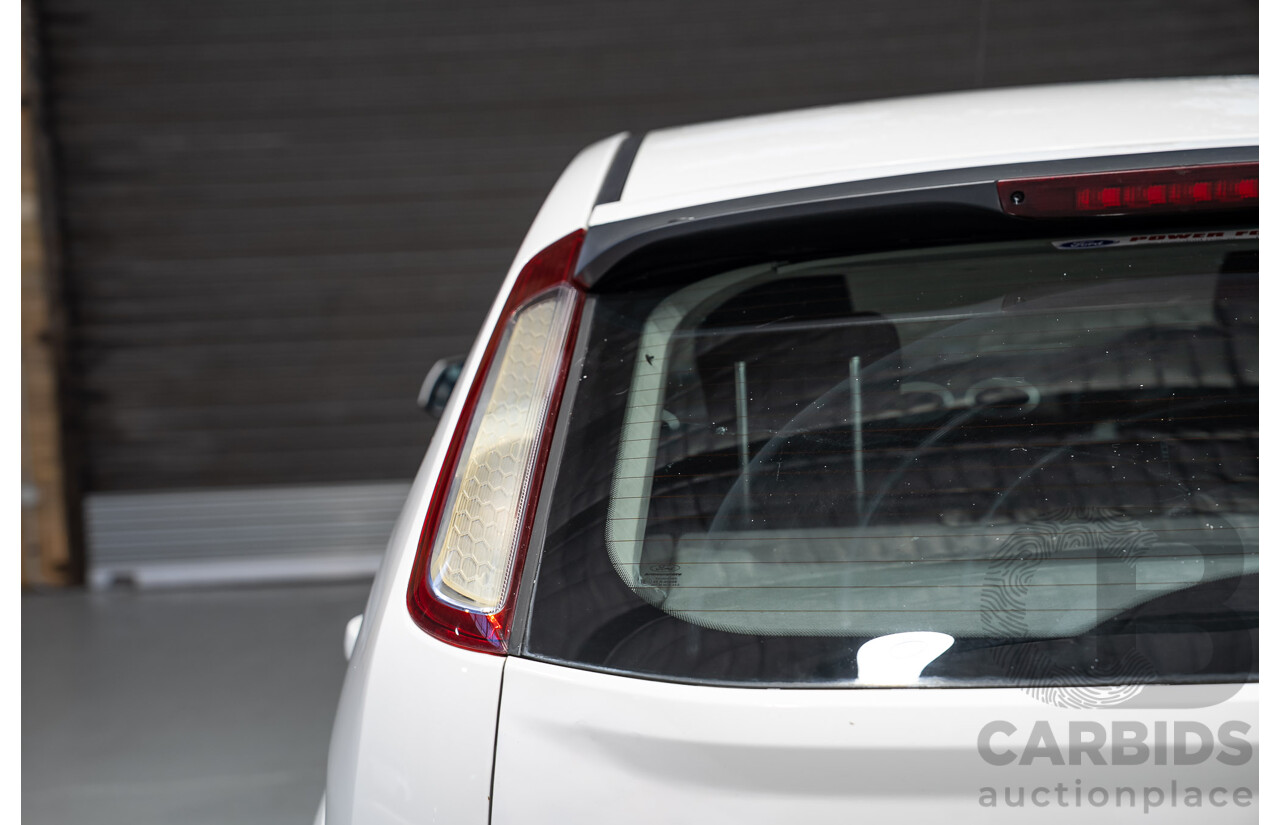 03/2010 Ford Focus LX FWD LV 5d Hatchback White 2.0L