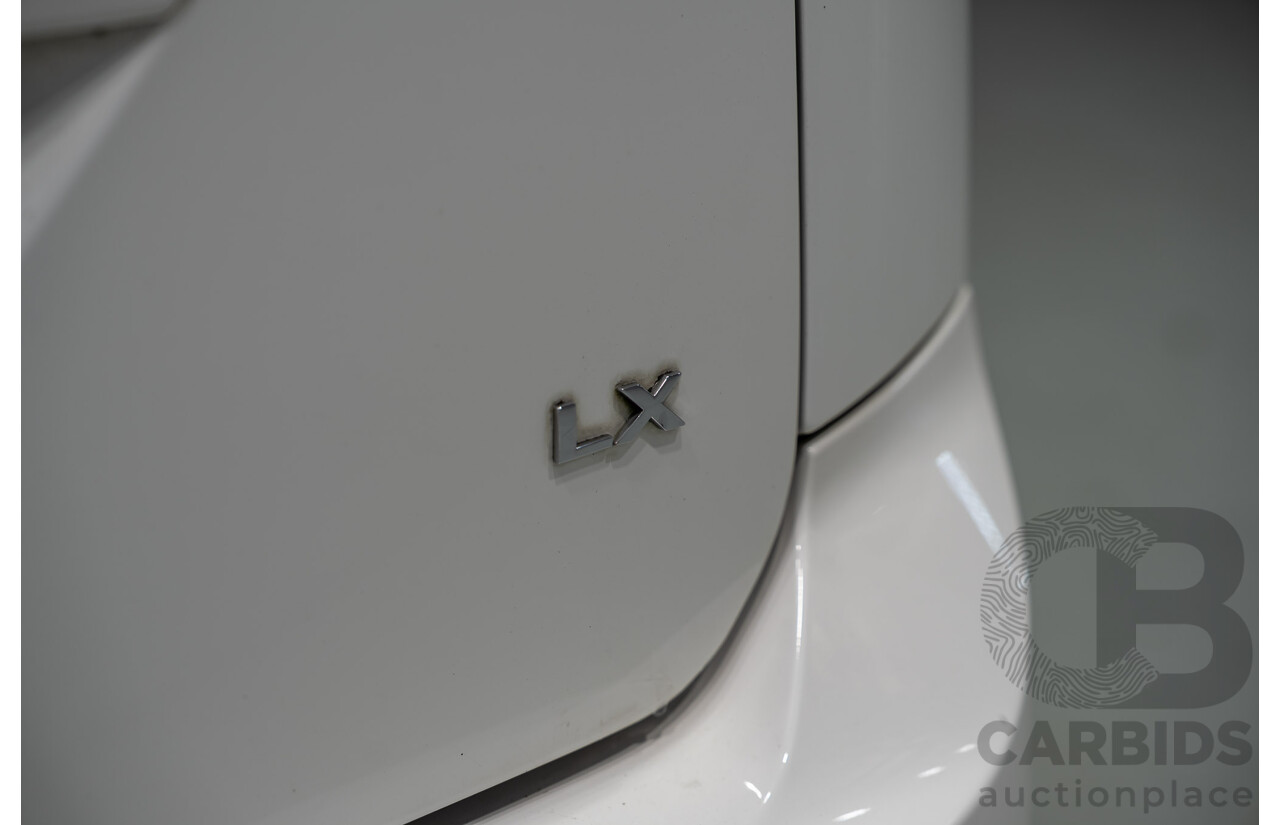 03/2010 Ford Focus LX FWD LV 5d Hatchback White 2.0L