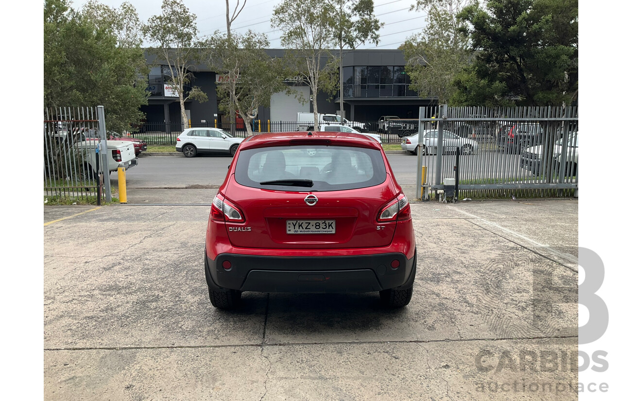 05/2014 Nissan Dualis ST J10 MY13 4d Wagon Red 2.0L