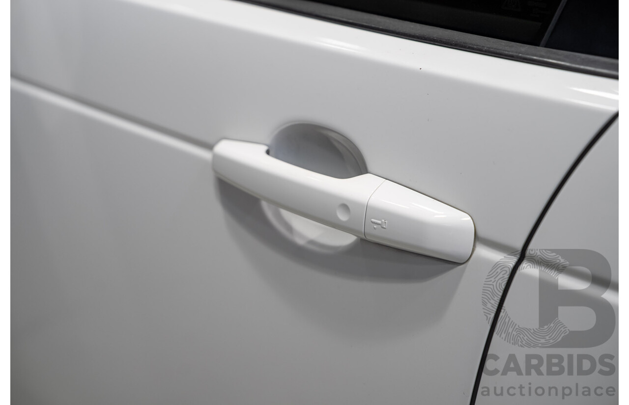 01/2018 Land Rover Discovery SD4 SE (4WD) MY18 4d Wagon Fuji White Turbo Diesel 2.0L - 7 Seater