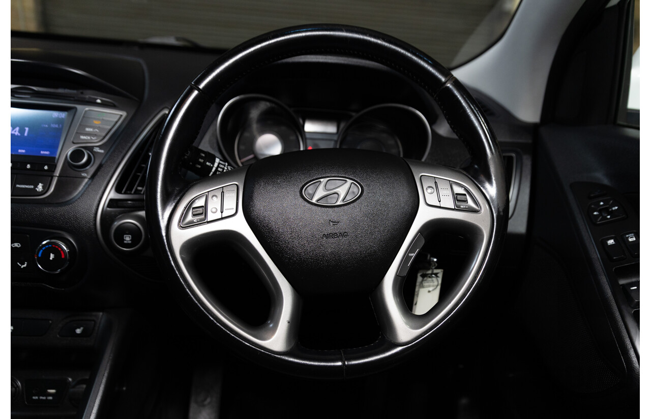 04/2015 Hyundai Ix35 SE LM Series II 4d Wagon White 2.0L