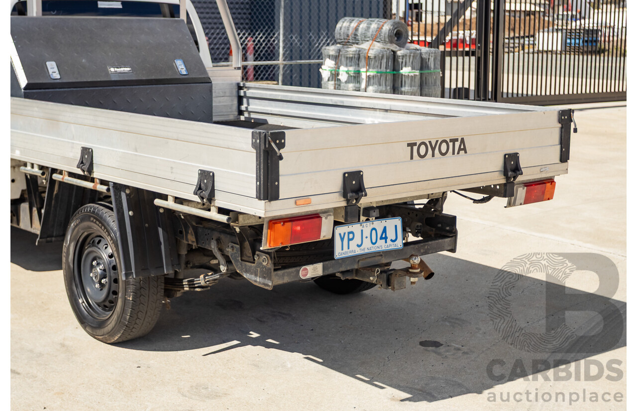 06/2018 Toyota Hilux Workmate TGN121R MY17 C/Chas White 2.7L