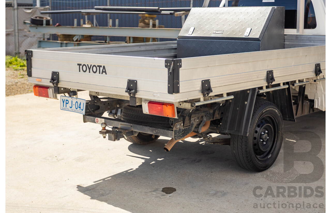 06/2018 Toyota Hilux Workmate TGN121R MY17 C/Chas White 2.7L