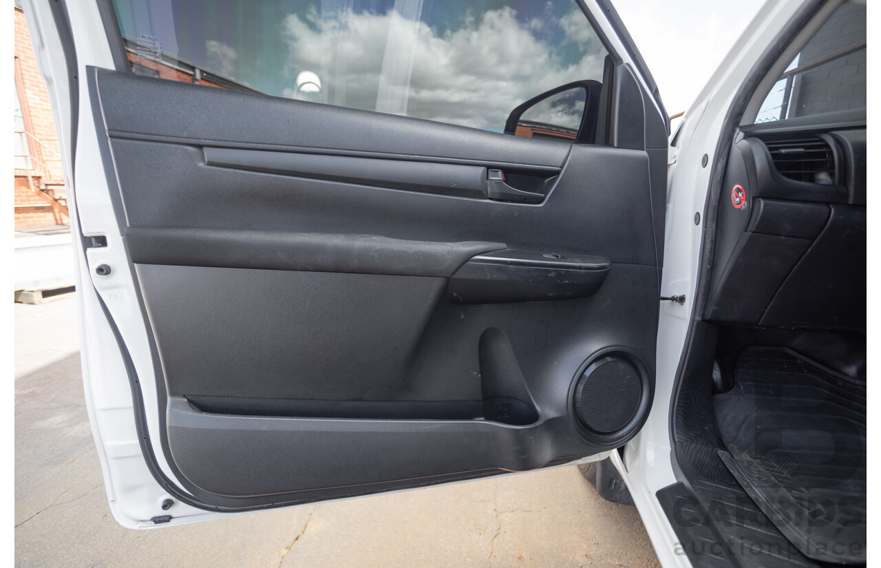 06/2018 Toyota Hilux Workmate TGN121R MY17 C/Chas White 2.7L