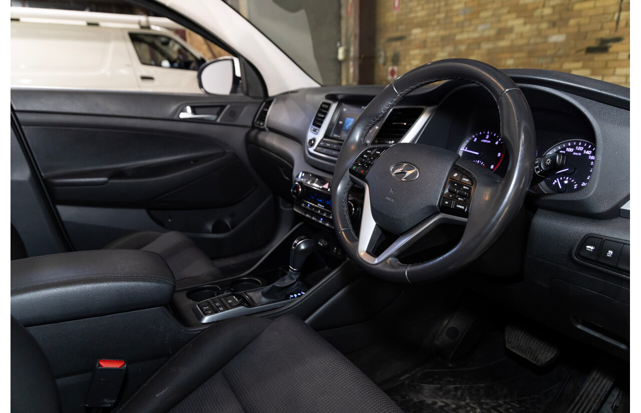 02/2016 Hyundai Tucson Elite R-SERIES (AWD) TLE 4d Wagon Polar White 2.0L