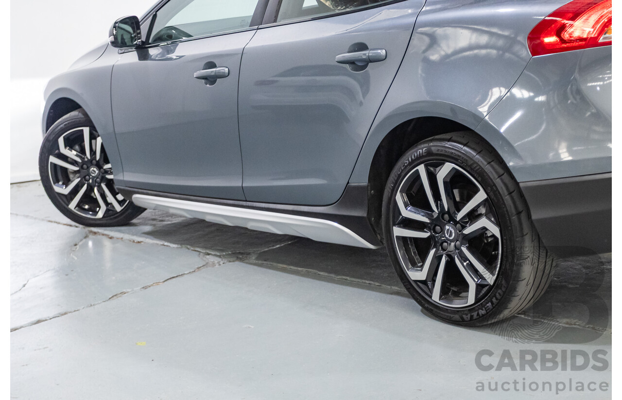 11/2016 Volvo V40 T5 Luxury Cross Country MY17 4D Wagon Osmium Grey Metallic 2.0L