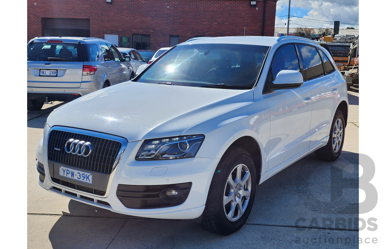 02/2011 Audi Q5 2.0 TDI Quattro 8R MY11 4d Wagon White 2.0L