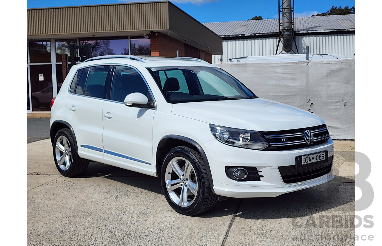 04/2015 Volkswagen Tiguan 130 TDI R-Line (4x4) 5NC MY15 4d Wagon White 2.0L
