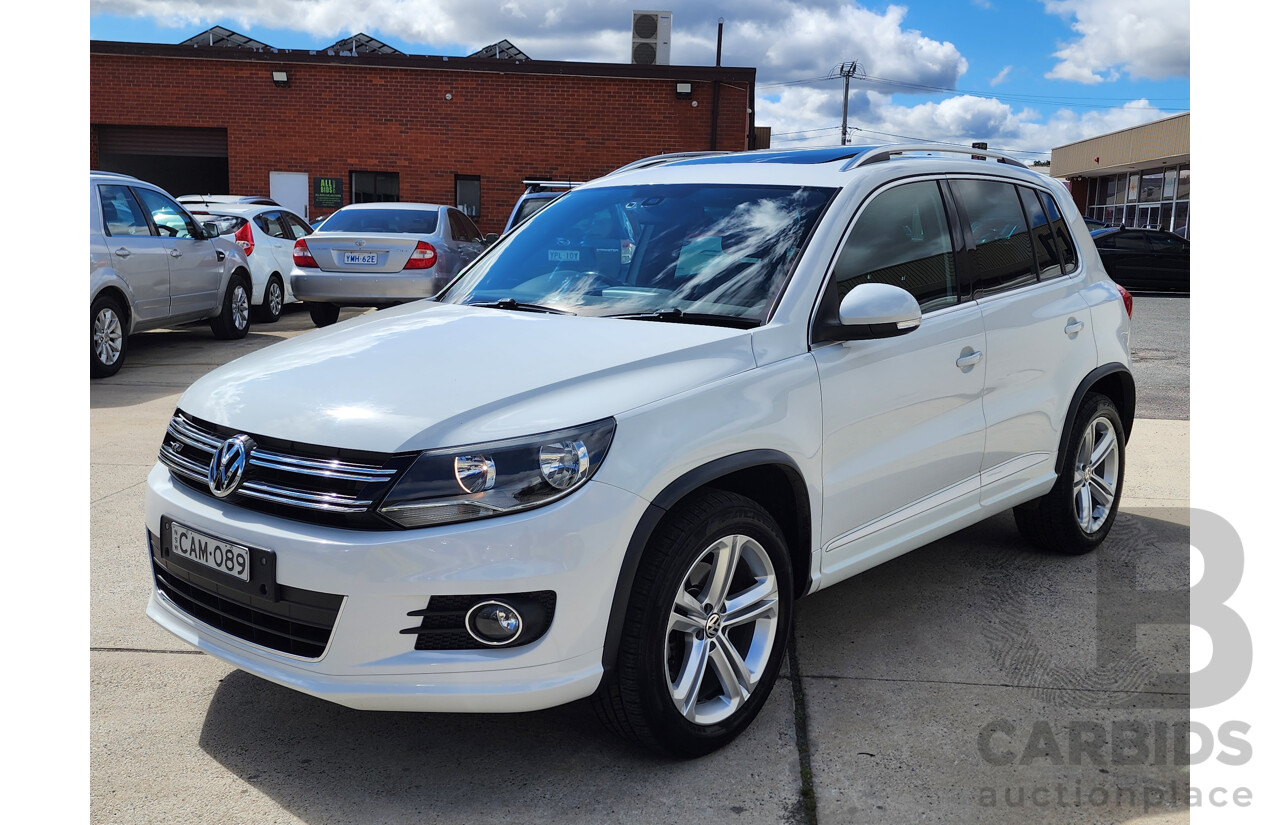 04/2015 Volkswagen Tiguan 130 TDI R-Line (4x4) 5NC MY15 4d Wagon White 2.0L