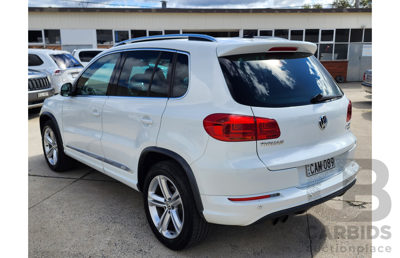 04/2015 Volkswagen Tiguan 130 TDI R-Line (4x4) 5NC MY15 4d Wagon White 2.0L