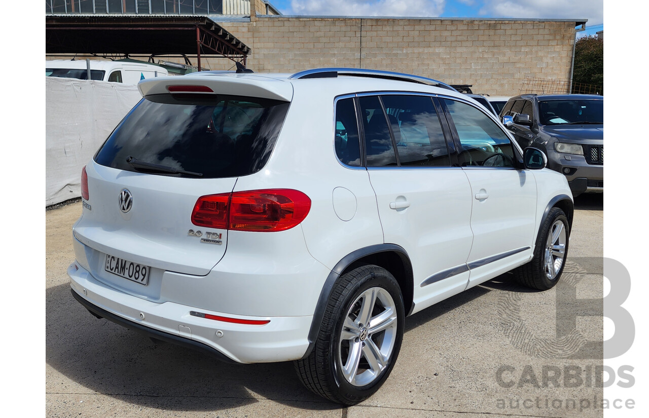 04/2015 Volkswagen Tiguan 130 TDI R-Line (4x4) 5NC MY15 4d Wagon White 2.0L