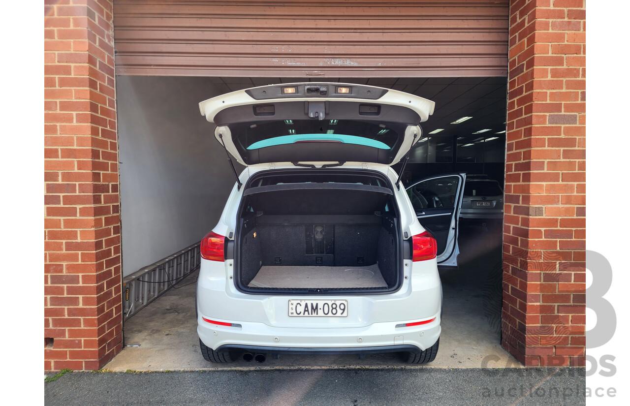 04/2015 Volkswagen Tiguan 130 TDI R-Line (4x4) 5NC MY15 4d Wagon White 2.0L