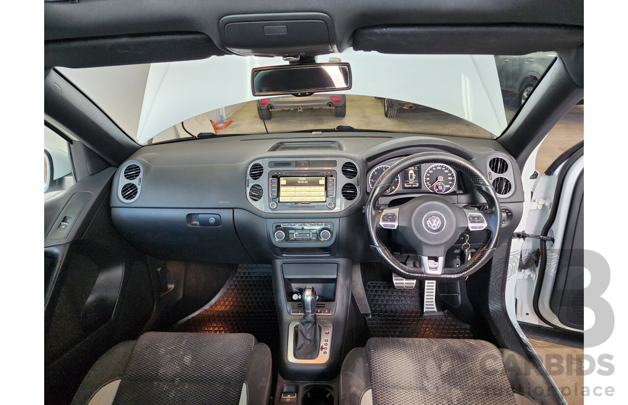 04/2015 Volkswagen Tiguan 130 TDI R-Line (4x4) 5NC MY15 4d Wagon White 2.0L