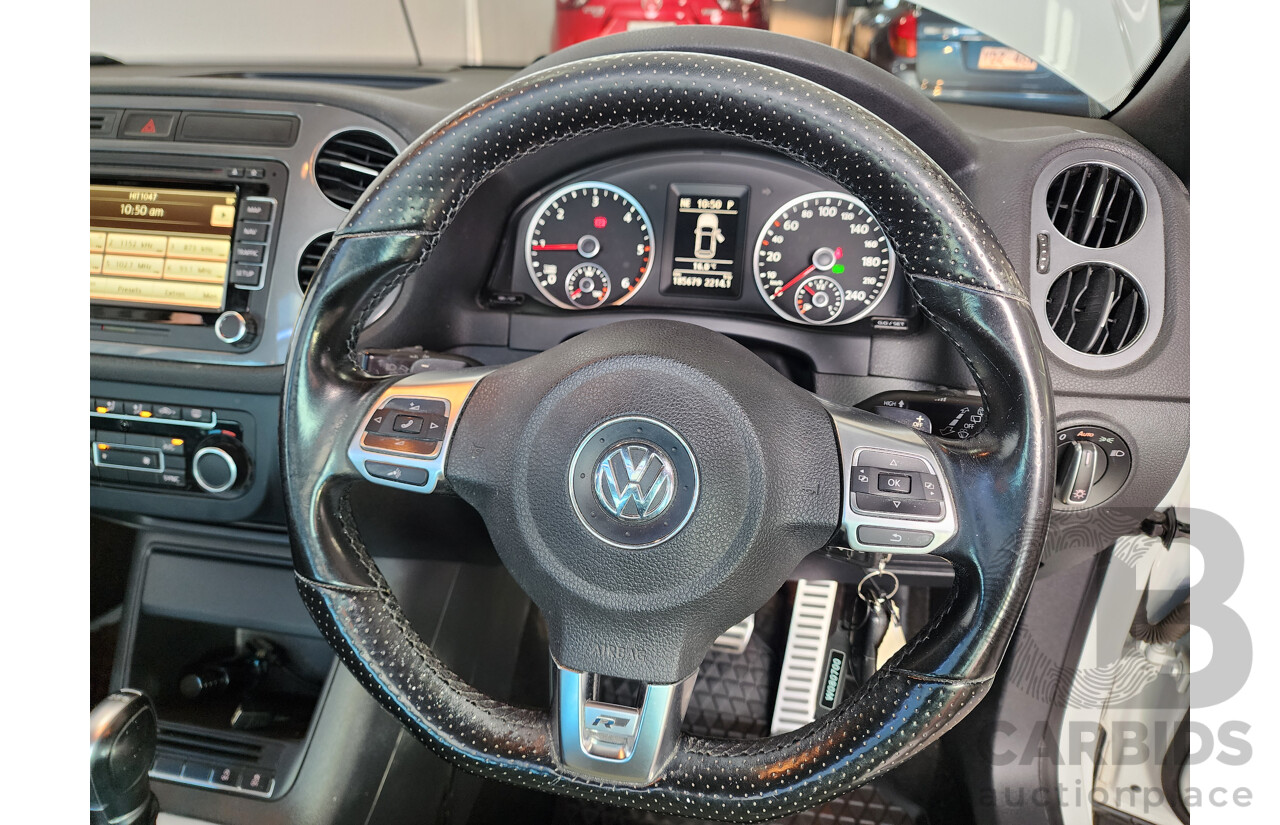 04/2015 Volkswagen Tiguan 130 TDI R-Line (4x4) 5NC MY15 4d Wagon White 2.0L