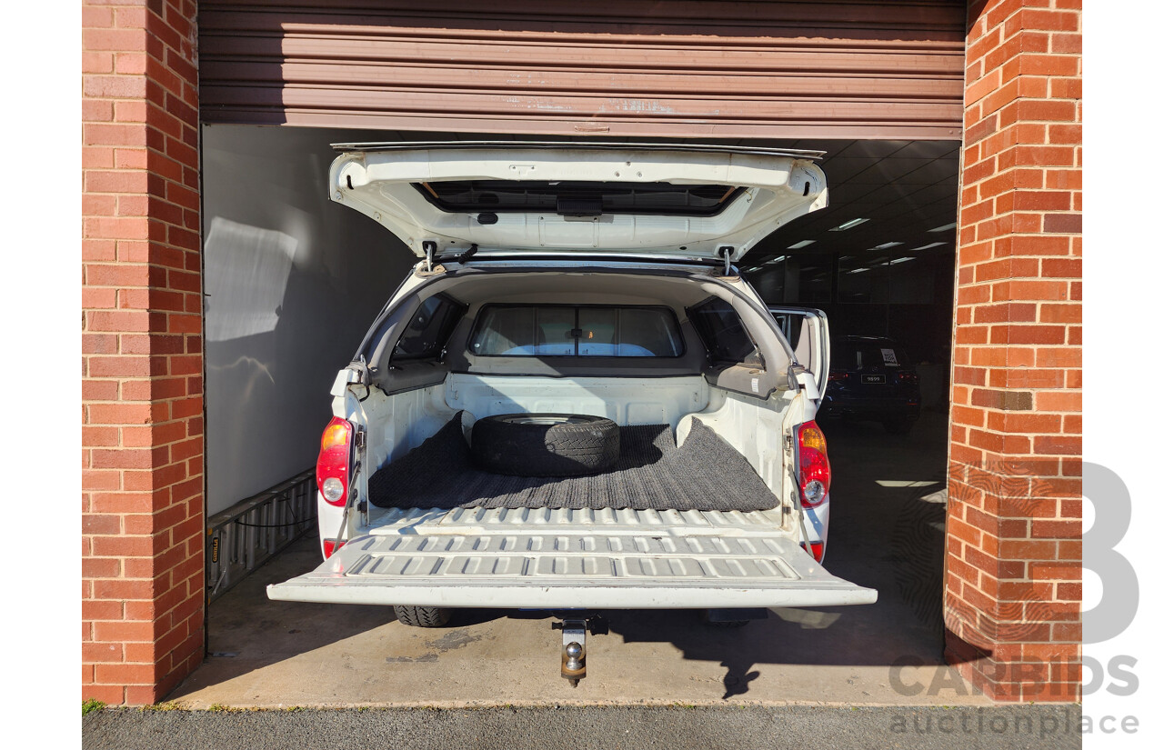 09/2009 Mitsubishi Triton GLX (4x4) MN MY10 Double Cab Utility White 2.5L