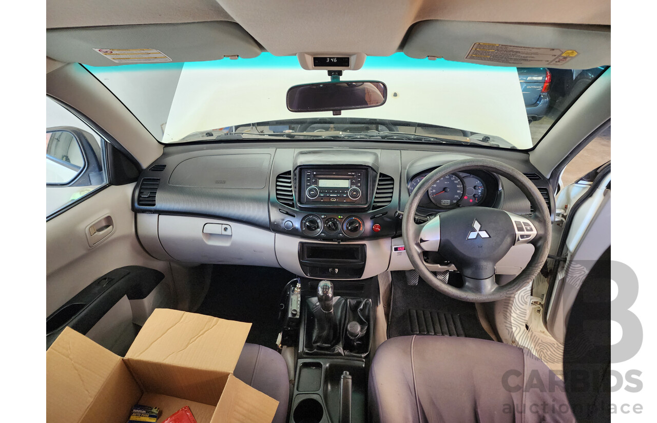 09/2009 Mitsubishi Triton GLX (4x4) MN MY10 Double Cab Utility White 2.5L