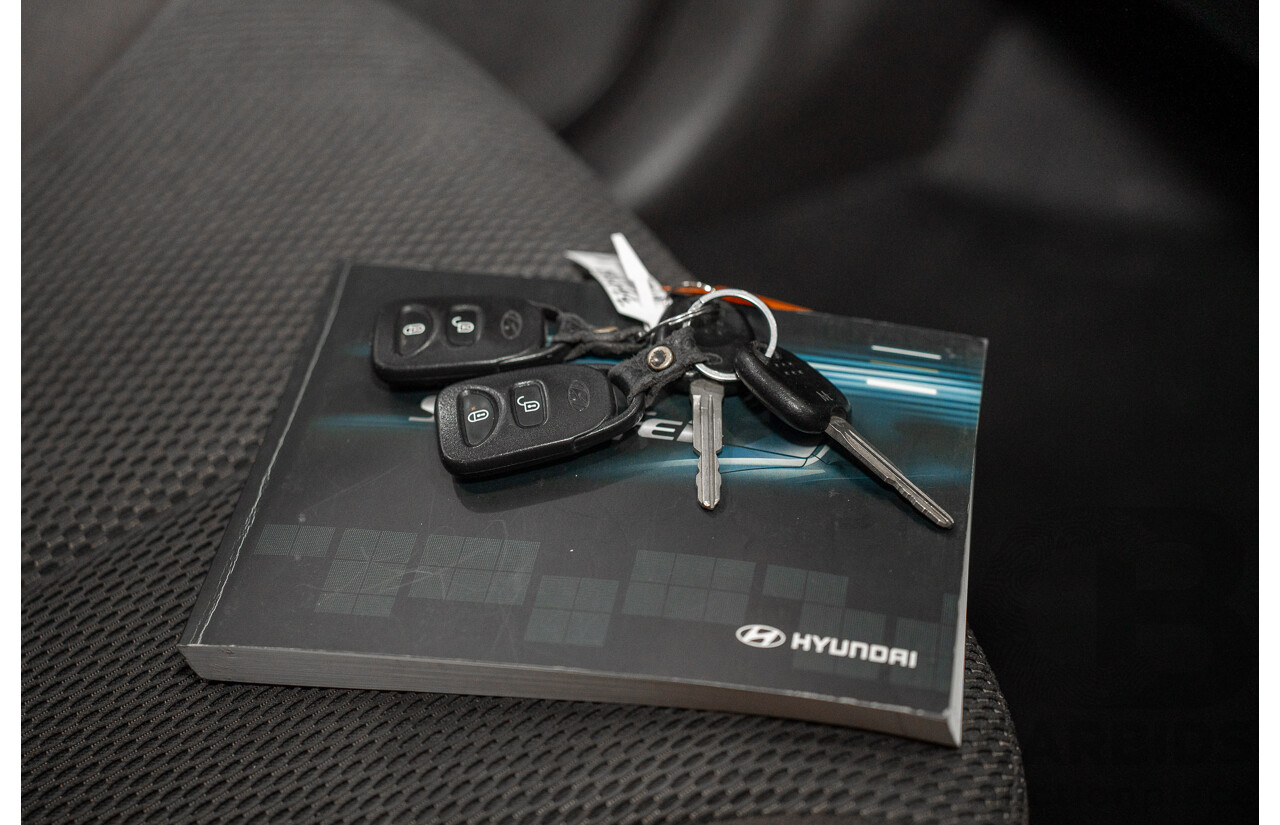 07/2012 Hyundai Santa Fe SLX CRDi (4x4) CM MY12 4d Wagon Black 2.2L 7 Seater