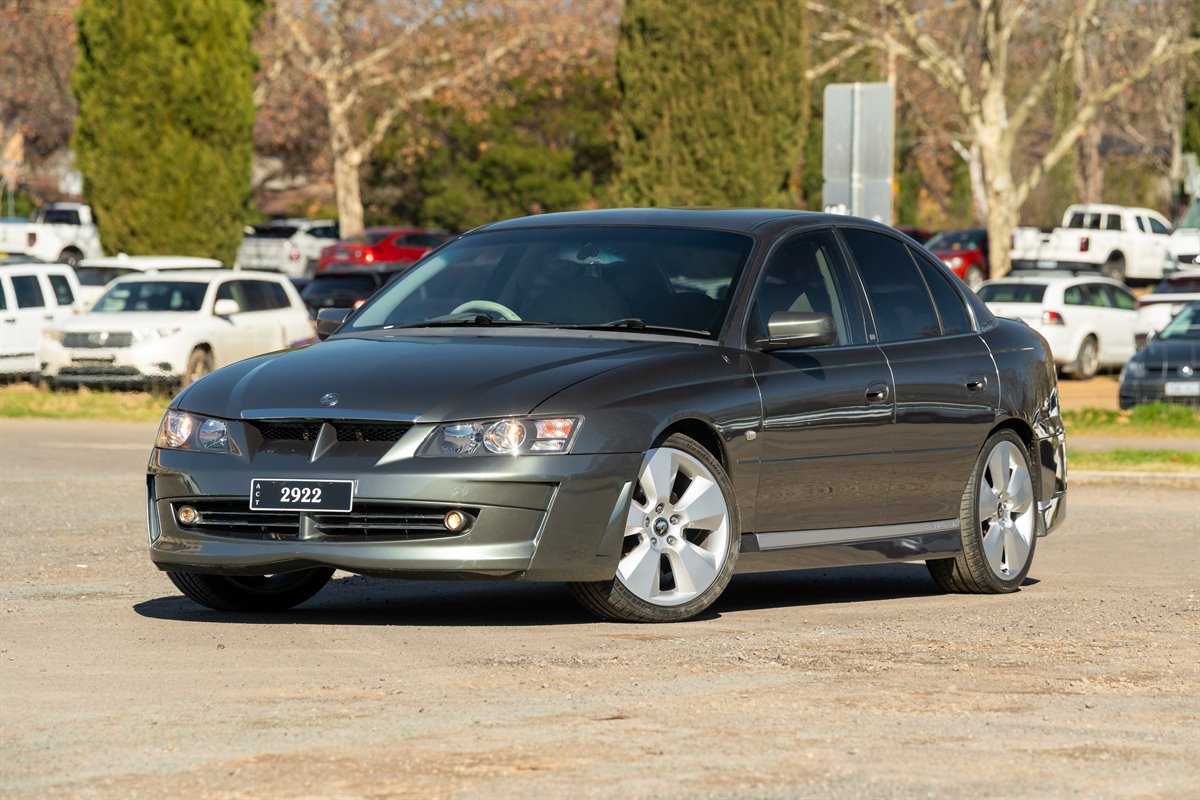2003 HSV Senator Signature.