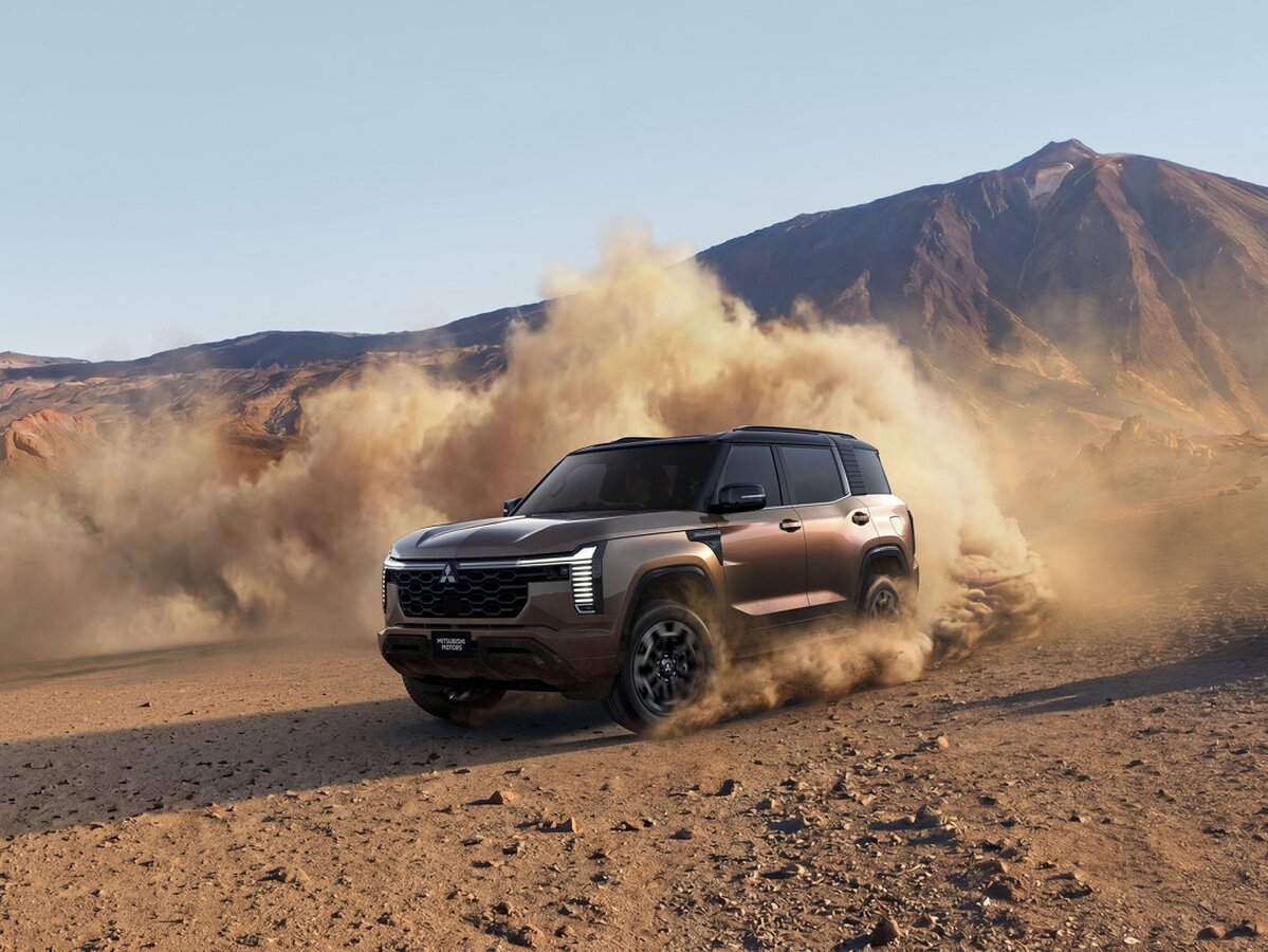 Trying to prove it could do Dakar again. Photo: Mitsubishi.