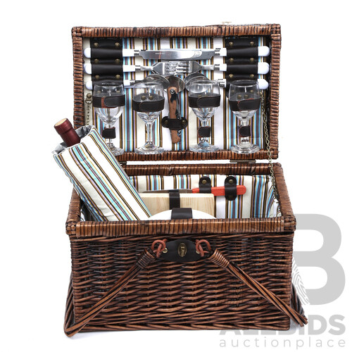 Deluxe 4 Person Picnic Basket Set Folding Outdoor Insulated Liquor bag